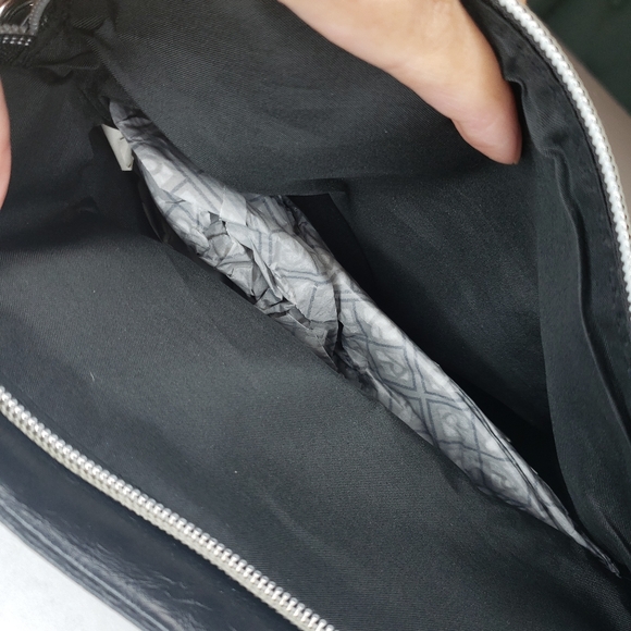 Relic Crossbody Adjustable Strap Purse - Picture 7 of 7